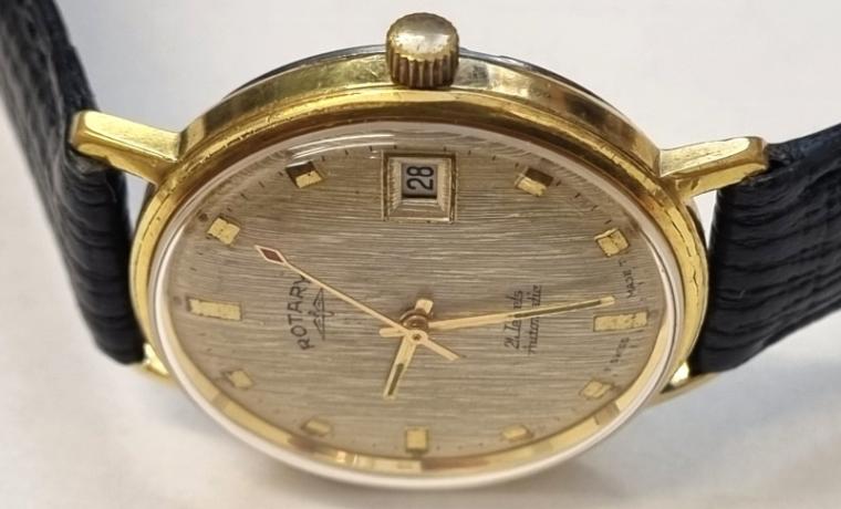 Swiss Rotary Automatic Date watch in a gold plated case with stainless steel back on a black leather strap with gilt buckle. Signed silvered textured dial with polished gilt and luminous hours and matching hands with centre seconds and date display at 3 o/c. Swiss AS calibre 1902/1903 21 jewel jewelled lever movement with screw on stainless steel case back.